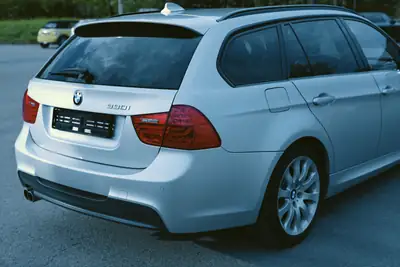 BMW 330i xDrive Touring Steptronic — Break dynamique, 272 ch et transmission automatique — Miniatura 9