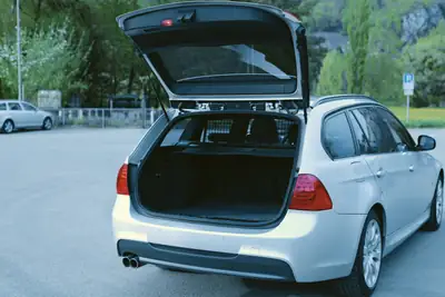 BMW 330i xDrive Touring Steptronic — Break dynamique, 272 ch et transmission automatique — Miniatura 11