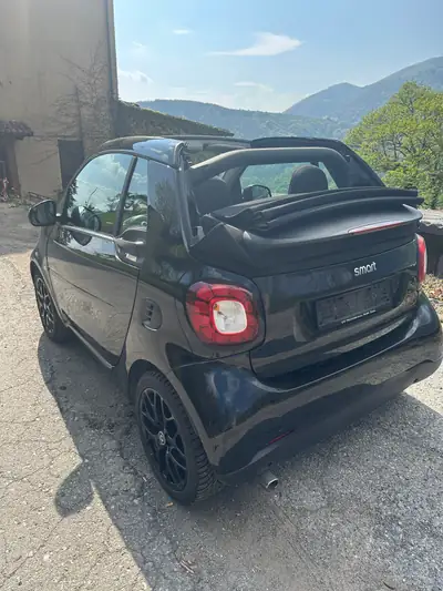 Smart Fortwo Passion Cabriolet — Élégance urbaine 2-places, consommation ultra-économique — fianco