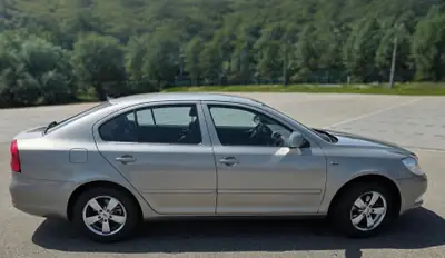 Skoda Octavia 1.8 TSI Laurin & Klement — Berline polyvalente, première main, entretien impeccable — côté