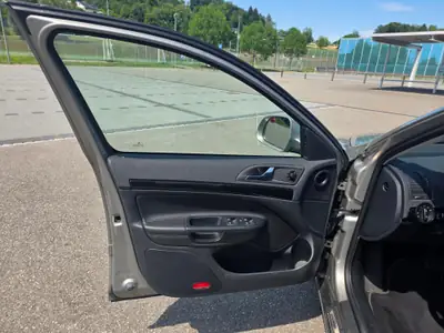 Skoda Octavia 1.8 TSI Laurin & Klement — Berline polyvalente, première main, entretien impeccable — Miniature 12