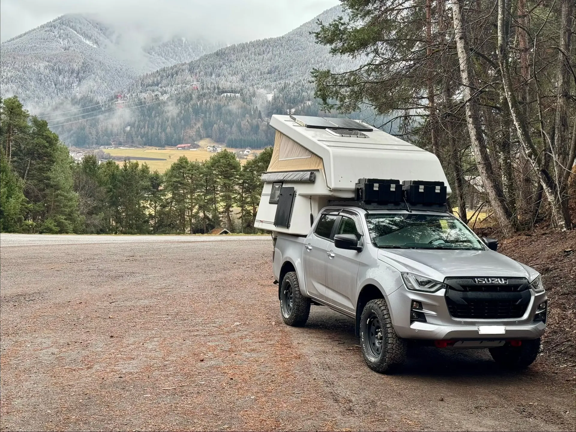 Isuzu D-Max 4x4 — Pick-up aventurier avec suspension Oldman Emu et faible kilométrage — vue extérieure