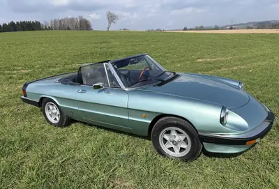 Alfa Romeo Spider 2.0 Veloce — Cabriolet italien légendaire, moteur essence 128 ch — vista esterna