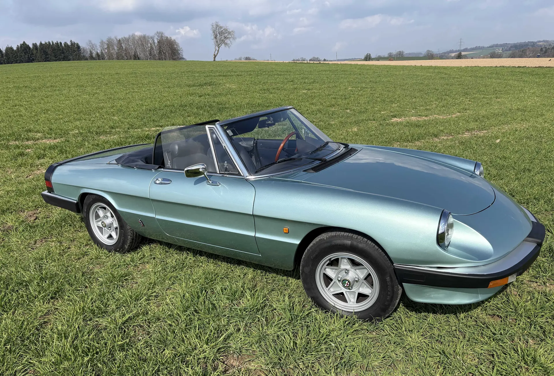Alfa Romeo Spider 2.0 Veloce — Cabriolet italien légendaire, moteur essence 128 ch