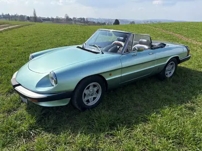 Alfa Romeo Spider 2.0 Veloce — Cabriolet italien légendaire, moteur essence 128 ch — vista posteriore