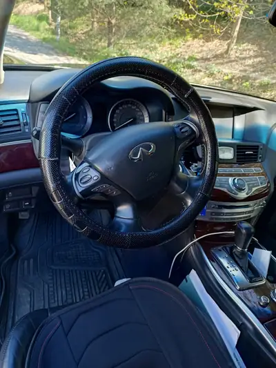 INFINITI Q70 2.2d Premium Executive — Berline de prestige, diesel économe, 205'000 km — dettaglio