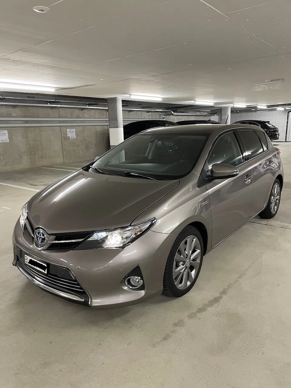 Toyota Auris 1.8 HSD Linea Sol — Berline hybride écologique, entretien frais — vista esterna