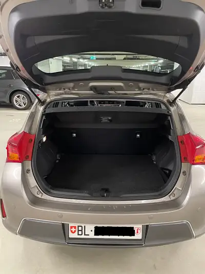 Toyota Auris 1.8 HSD Linea Sol — Berline hybride écologique, entretien frais — tableau de bord