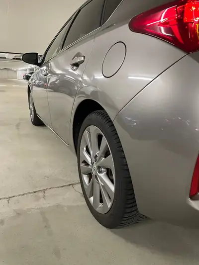 Toyota Auris 1.8 HSD Linea Sol — Berline hybride écologique, entretien frais — Miniature 7
