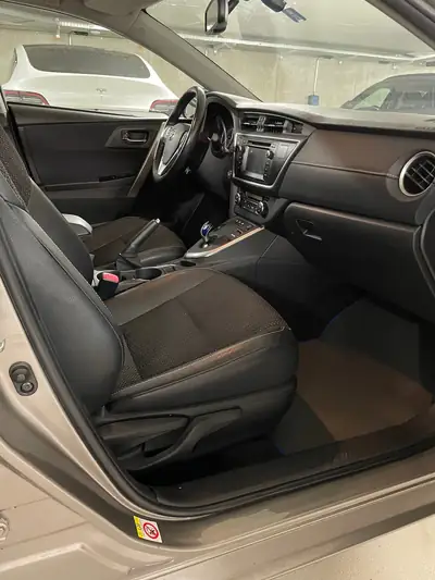 Toyota Auris 1.8 HSD Linea Sol — Berline hybride écologique, entretien frais — Miniature 10