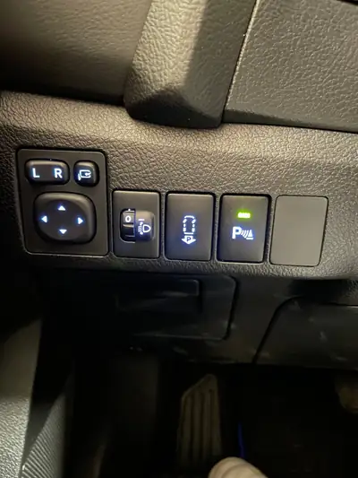 Toyota Auris 1.8 HSD Linea Sol — Berline hybride écologique, entretien frais — Miniature 16