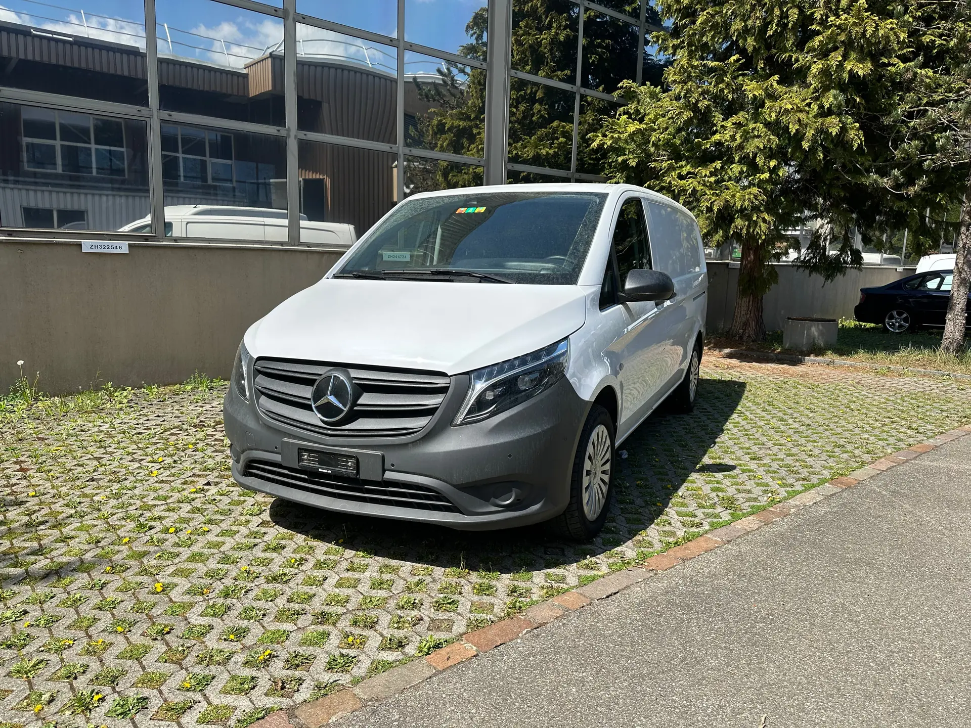 Mercedes-Benz Vito 116 CDI — Utilitaire professionnel, aménagement Sortimo premium inclus — vue extérieure