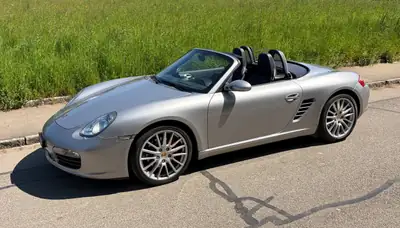 Porsche 718 Boxster S 3.4 — Cabriolet sportif légendaire, 64 500 km seulement — Heckansicht