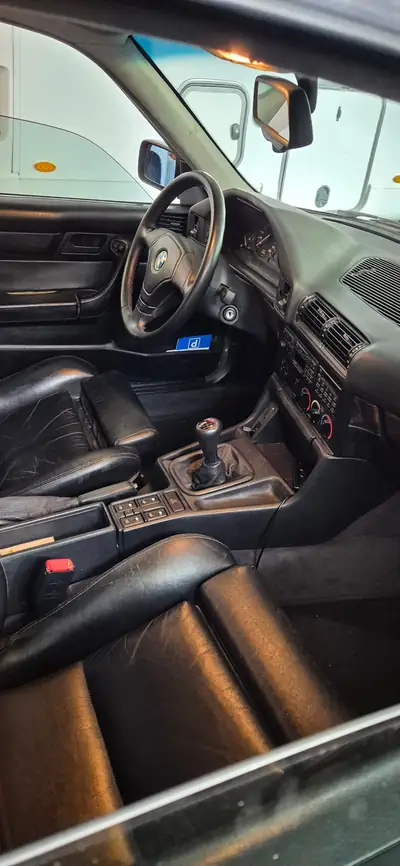 BMW 540i V8 Touring — Berline familiale prestigieuse, motorisation V8 performante — intérieur