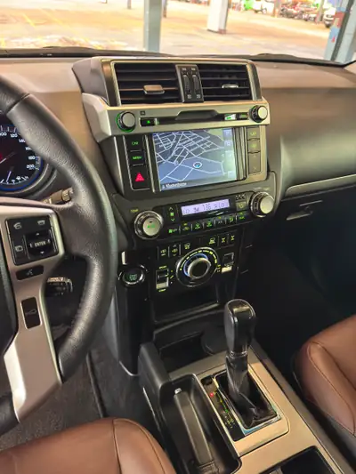 Toyota Land Cruiser 4.0 V6 — Le mythique SUV avec moteur essence rare et zéro sinistre — Miniatur 13