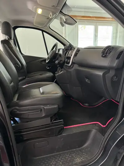 Opel Vivaro 1.6 CDTI Tourer — Monospace 7 places fiable, 96'000 km — Heckansicht
