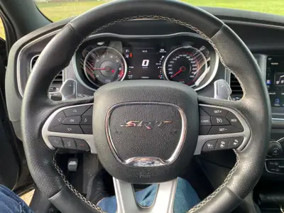 Dodge Charger SRT V8 — Muscle car américain 492 ch, état impeccable — Miniatura 8