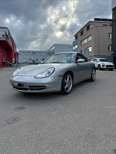 Porsche 911 Carrera 1998 — Iconique 3.4L, 300 ch, entretien récent — côté