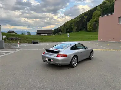 Porsche 911 Carrera 1998 — Iconique 3.4L, 300 ch, entretien récent — détail