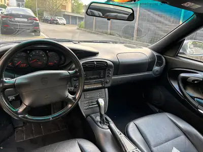 Porsche 911 Carrera 1998 — Iconique 3.4L, 300 ch, entretien récent — tableau de bord