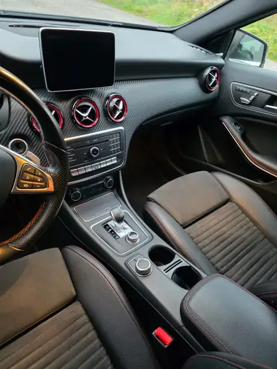 Mercedes-Benz A 45 AMG 4Matic — 381 ch, performance et élégance sportive — Detail
