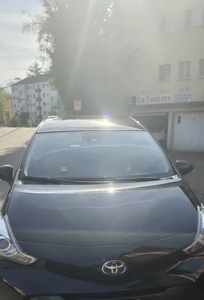 Toyota Prius Plus 1.8 Hybrid — Monospace écologique, 7 places, 50 800 km — vue extérieure