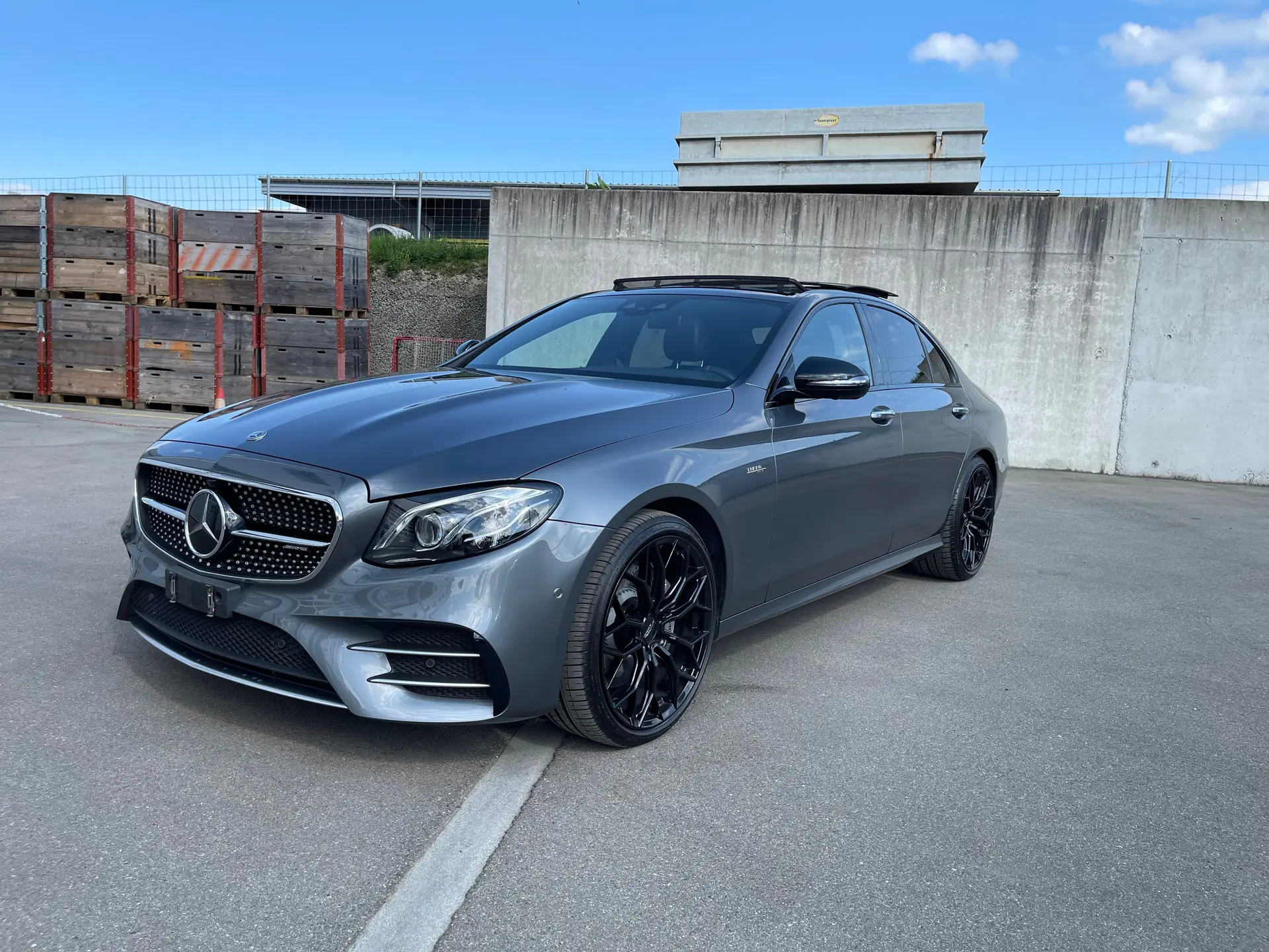 Mercedes-Benz E 53 AMG 4Matic+ — Berline sportive 435 ch, très faible kilométrage — vue extérieure