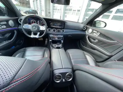 Mercedes-Benz E 53 AMG 4Matic+ — Berline sportive 435 ch, très faible kilométrage — détail