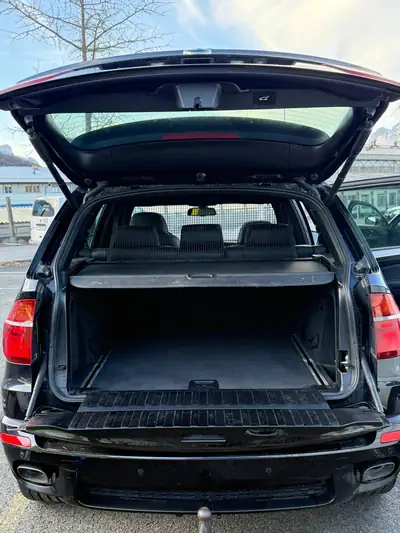 BMW X5 xDrive M50d — SUV premium 381 ch, diesel performant, sans sinistre — Heckansicht