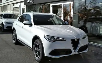 Alfa Romeo Stelvio 2.0 Executive Q4 — SUV dynamique, 280 ch, transmission intégrale — side view