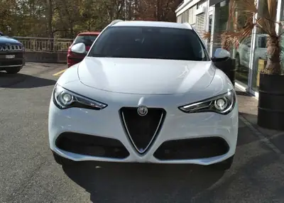 Alfa Romeo Stelvio 2.0 Executive Q4 — SUV dynamique, 280 ch, transmission intégrale — exterior view