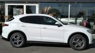 Alfa Romeo Stelvio 2.0 Executive Q4 — SUV dynamique, 280 ch, transmission intégrale — interior