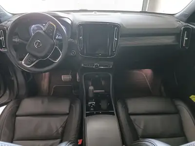 Volvo XC40 T5 TwE R-Design — SUV hybride rechargeable, 59'000 km seulement — tableau de bord