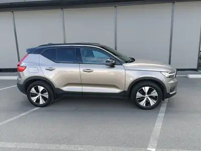 Volvo XC40 T5 TwE R-Design — SUV hybride rechargeable, 59'000 km seulement — intérieur