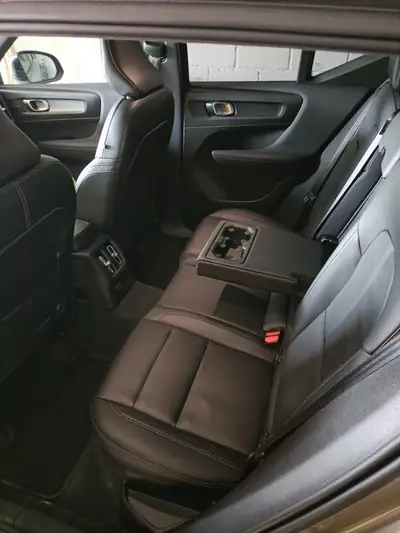 Volvo XC40 T5 TwE R-Design — SUV hybride rechargeable, 59'000 km seulement — Miniature 7