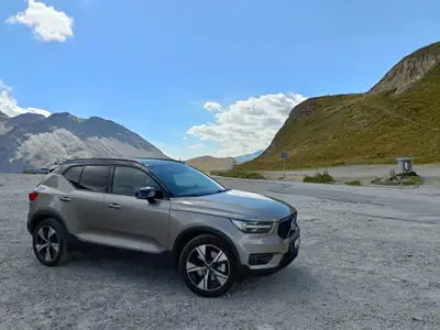 Volvo XC40 T5 TwE R-Design — SUV hybride rechargeable, 59'000 km seulement — Miniature 11