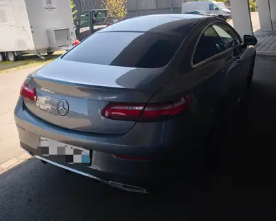 Mercedes-Benz E 220 d Coupé AMG Line — Diesel performant, 4 roues motrices, 89000 km — side view