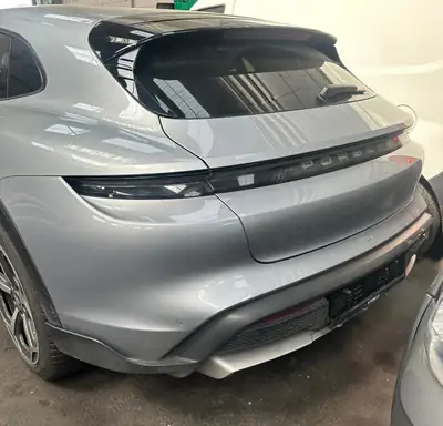 Porsche Taycan 4 Cross Turismo — Électrique sportif, 476 ch, batterie à remplacer — côté