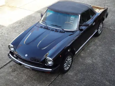 FIAT 124 Spider — Cabriolet rétro authentique, moteur 2.0L performant, 110'000 km — vista posteriore