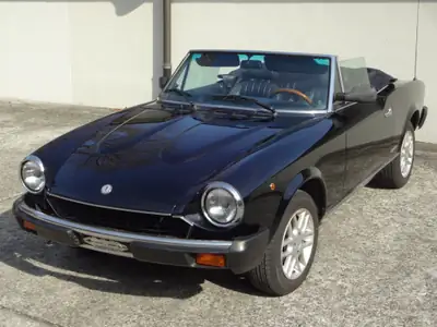 FIAT 124 Spider — Cabriolet rétro authentique, moteur 2.0L performant, 110'000 km — fianco