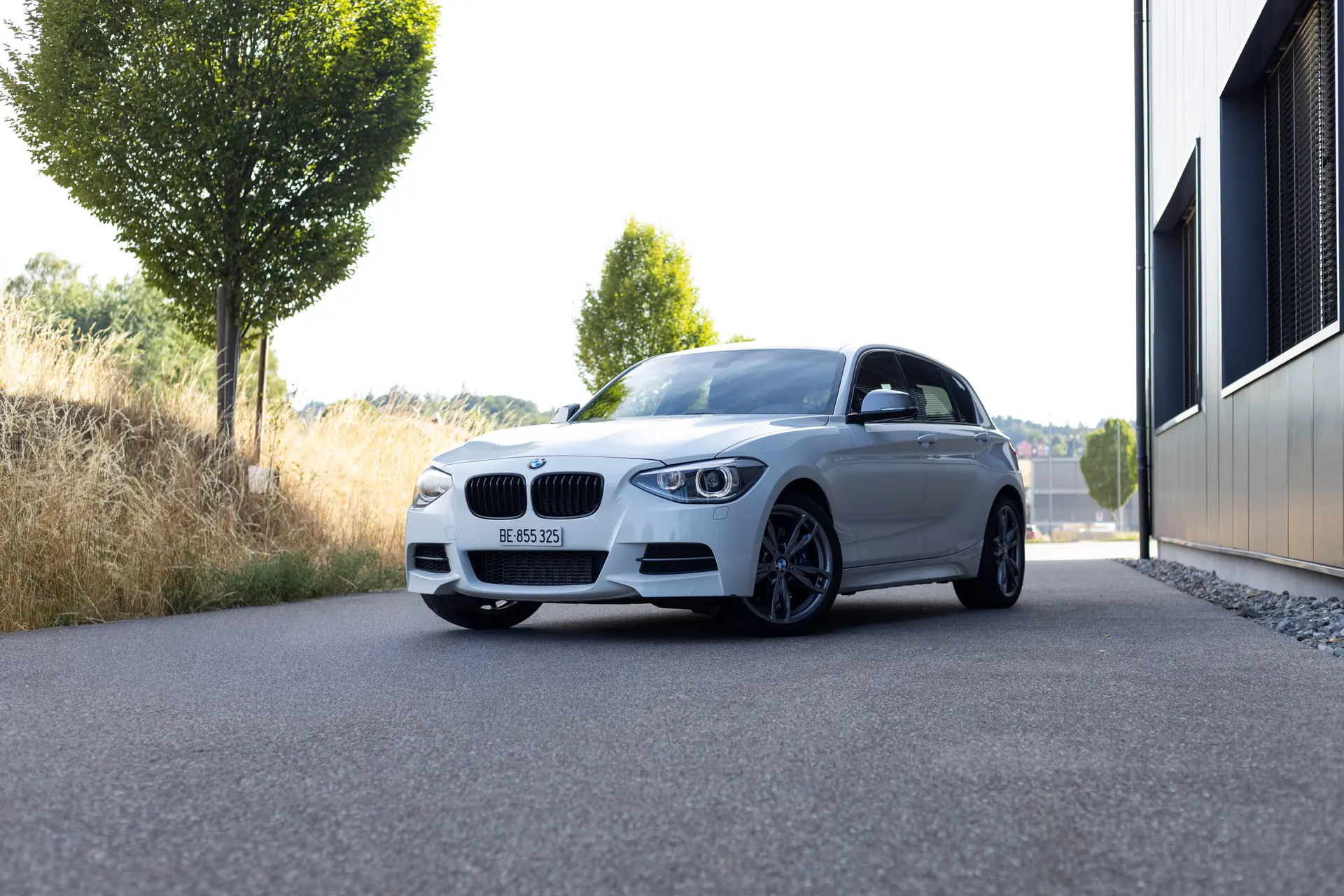 BMW M135i — Berline sportive manuelle, 320 ch et héritage M — Außenansicht