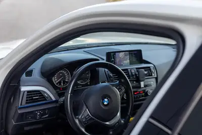 BMW M135i — Berline sportive manuelle, 320 ch et héritage M — tableau de bord