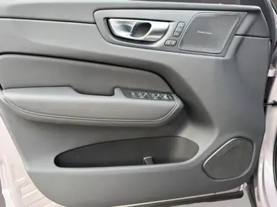 Volvo XC60 2.0 T6 TE Ultra Bright eAWD — Hybride rechargeable performant, 50 km seulement — Miniatur 12