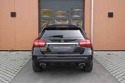 Mercedes-Benz GLA 250 AMG Line 4Matic — SUV compact dynamique, 4WD intégral, équipements premium — Miniature 9