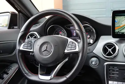 Mercedes-Benz GLA 250 AMG Line 4Matic — SUV compact dynamique, 4WD intégral, équipements premium — Miniature 12