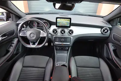 Mercedes-Benz GLA 250 AMG Line 4Matic — SUV compact dynamique, 4WD intégral, équipements premium — Miniature 11