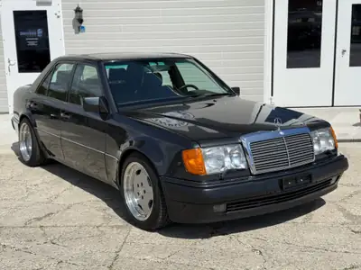 Mercedes-Benz E 500 — Légendaire préparation AMG, restauration partielle, passeport FIVA — Heckansicht