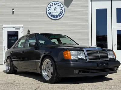Mercedes-Benz E 500 — Légendaire préparation AMG, restauration partielle, passeport FIVA — Seitenansicht