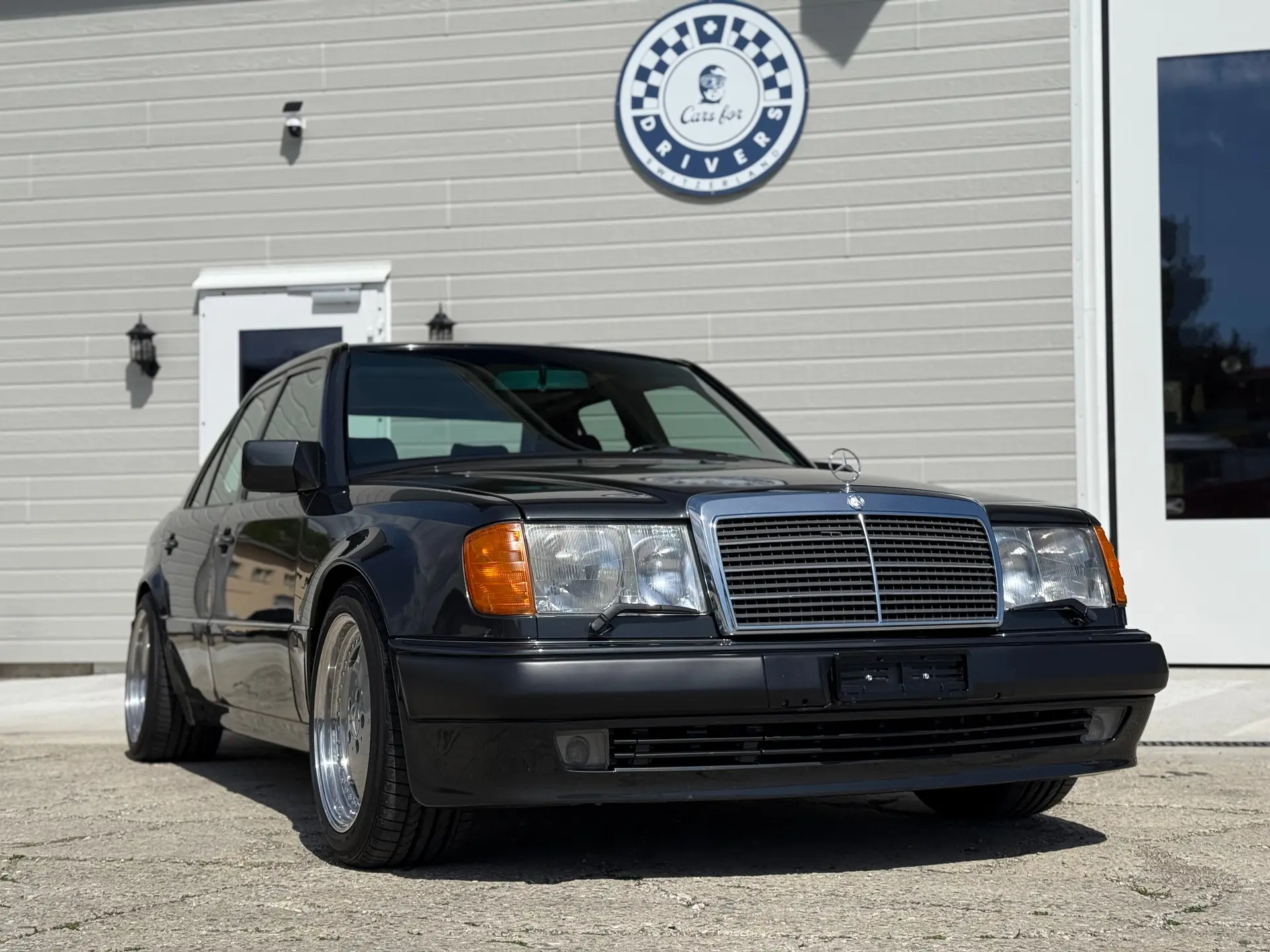 Mercedes-Benz E 500 — Légendaire préparation AMG, restauration partielle, passeport FIVA