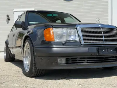 Mercedes-Benz E 500 — Légendaire préparation AMG, restauration partielle, passeport FIVA — Armaturenbrett